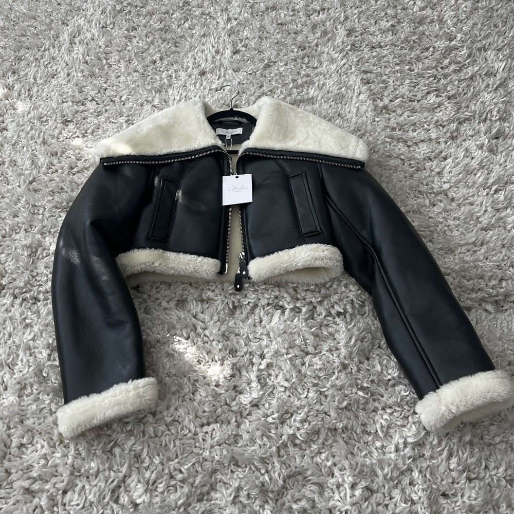 Cropped leather jacket with fur lining